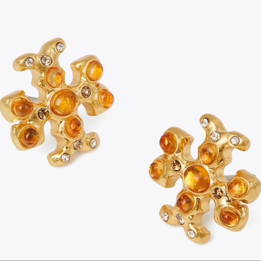 Designers Brands For Customers That Love To Wear Casual and Elegant Accessories